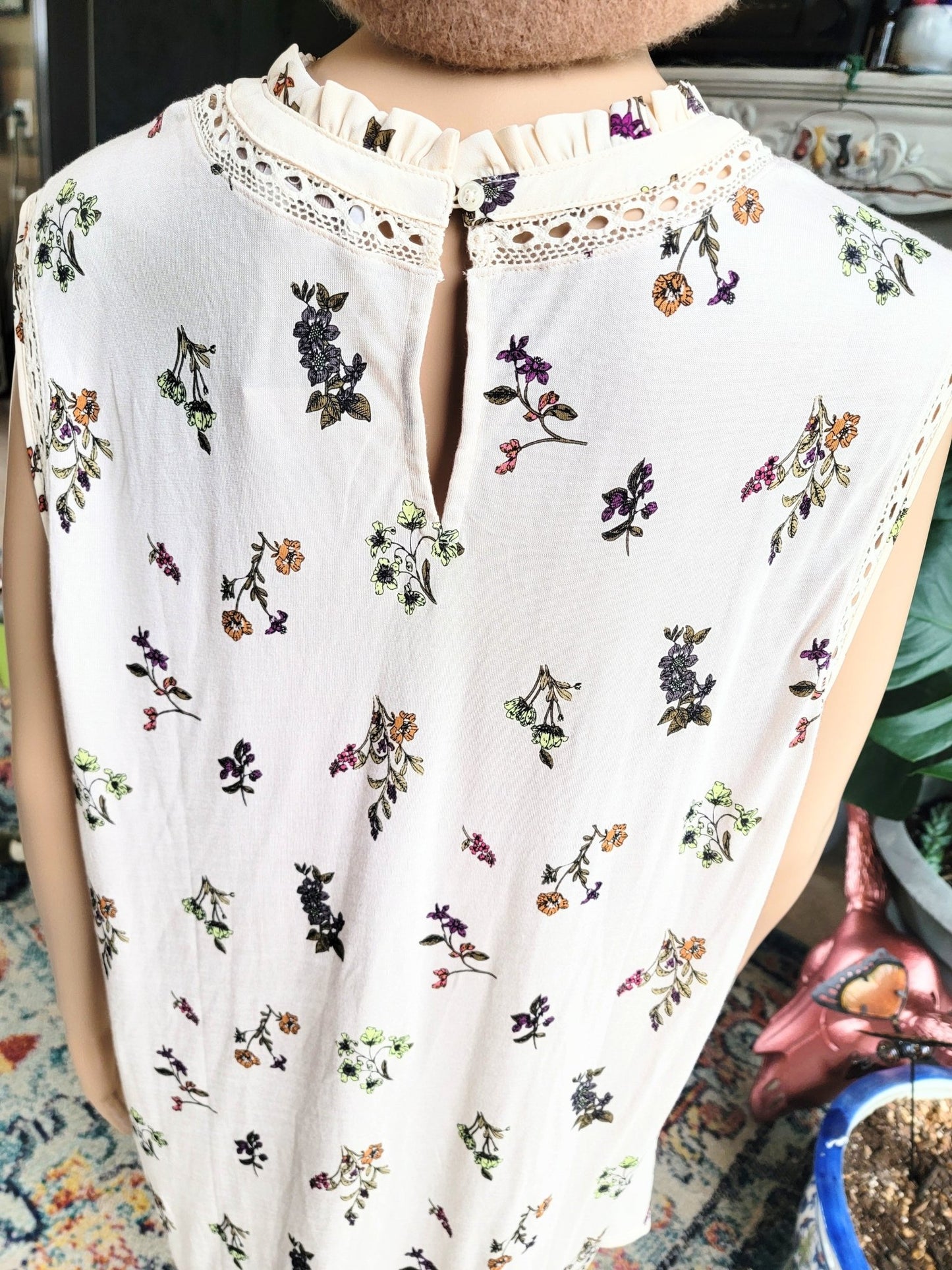 Loft Sleevless Top - Smash's Stashes