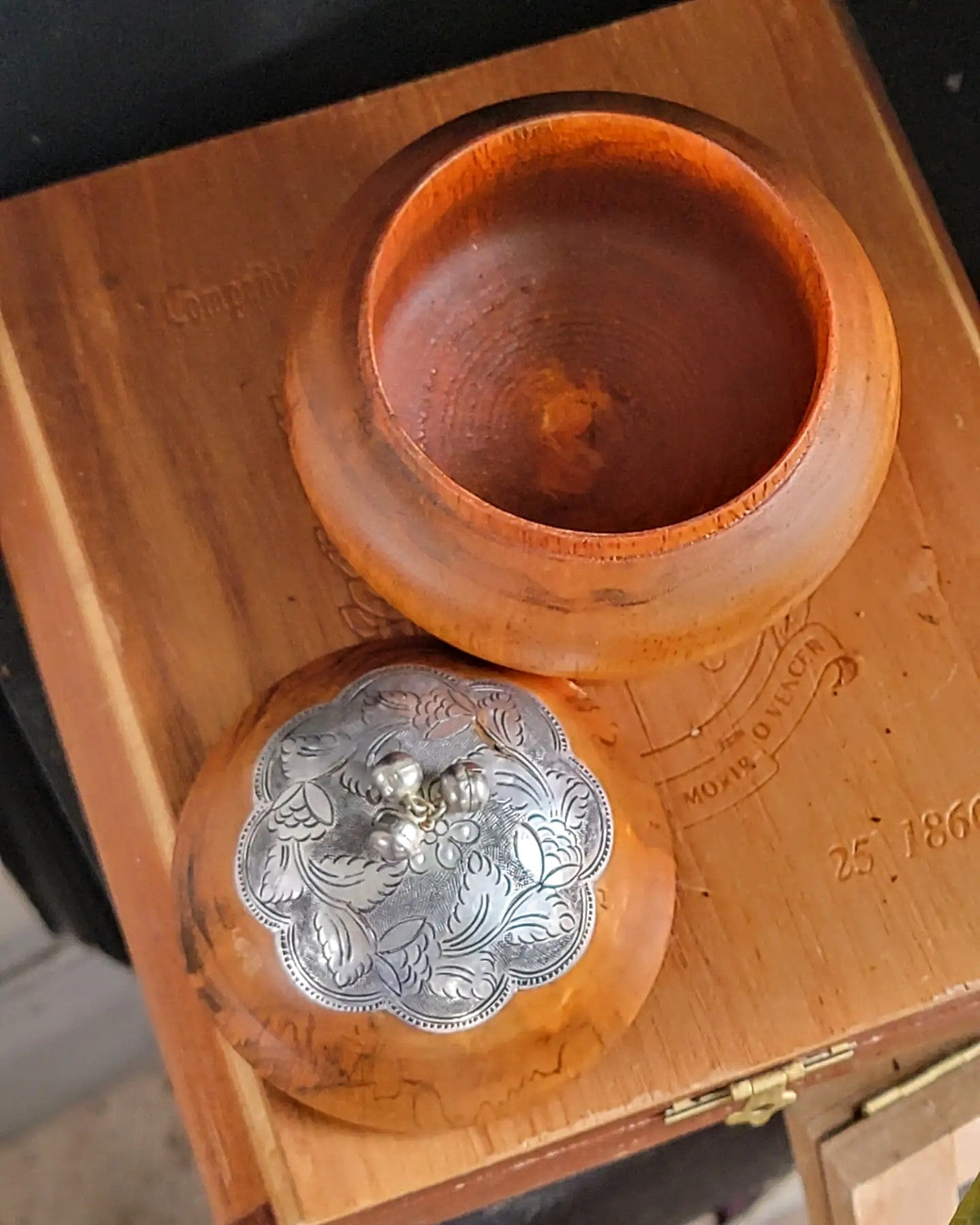 Regal Mango Wood Trinket Bowl - Smash's Stashes