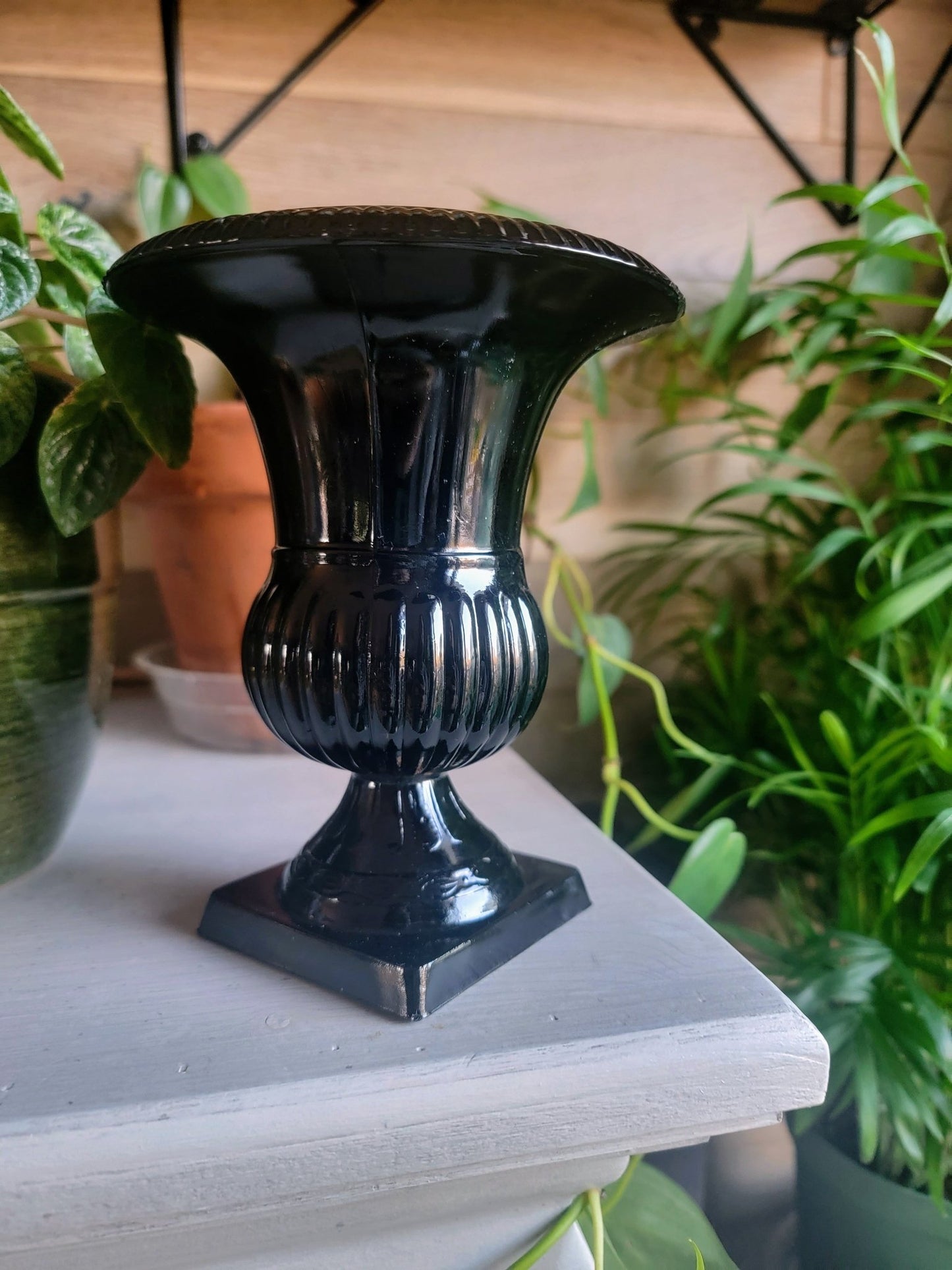 Ribbed Flared Rim Urn Vase - Smash's Stashes