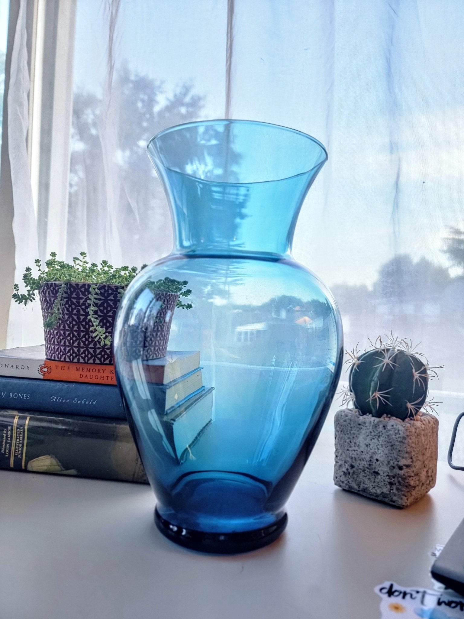 Large Vintage Vase - Smash's Stashes