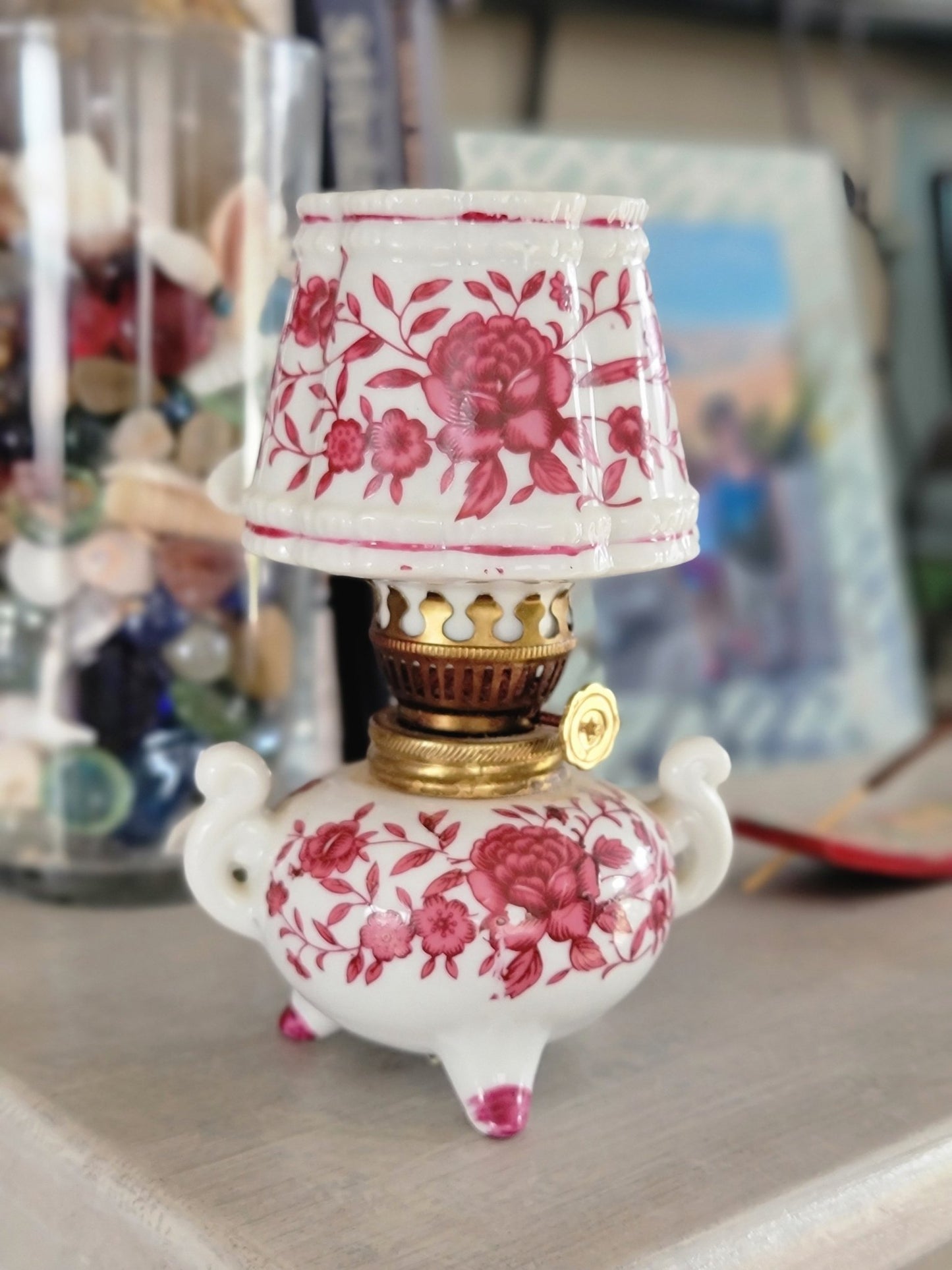 Ornate Antique Oil Lamp - Smash's Stashes